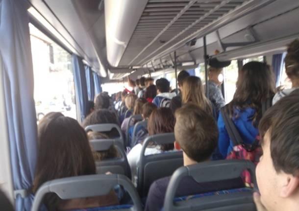 Immagine ragazzi in corriera
